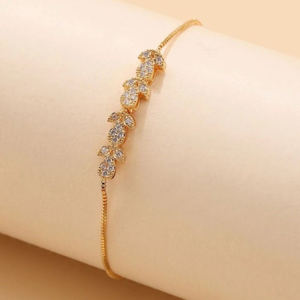 Zircon flower yellow gold bracelet